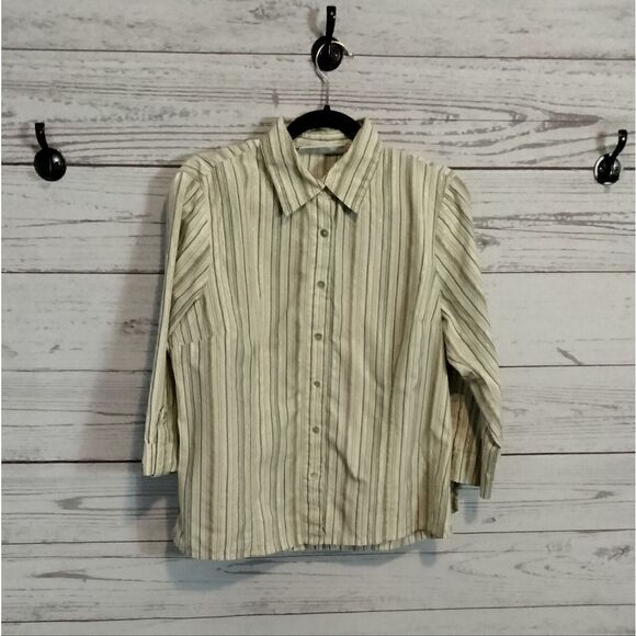 "First Issue" ( a liz Claiborne company) woman's shirt - Picture 2 of 10